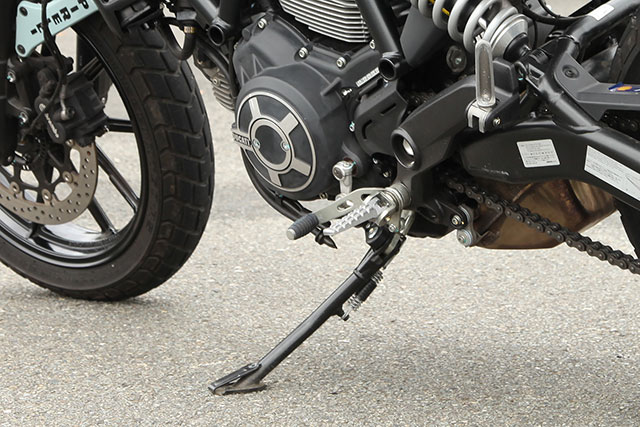 ドゥカティ・スクランブラーSixty2と郊外