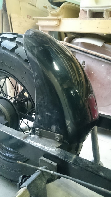 ホットシューを止めるバンド