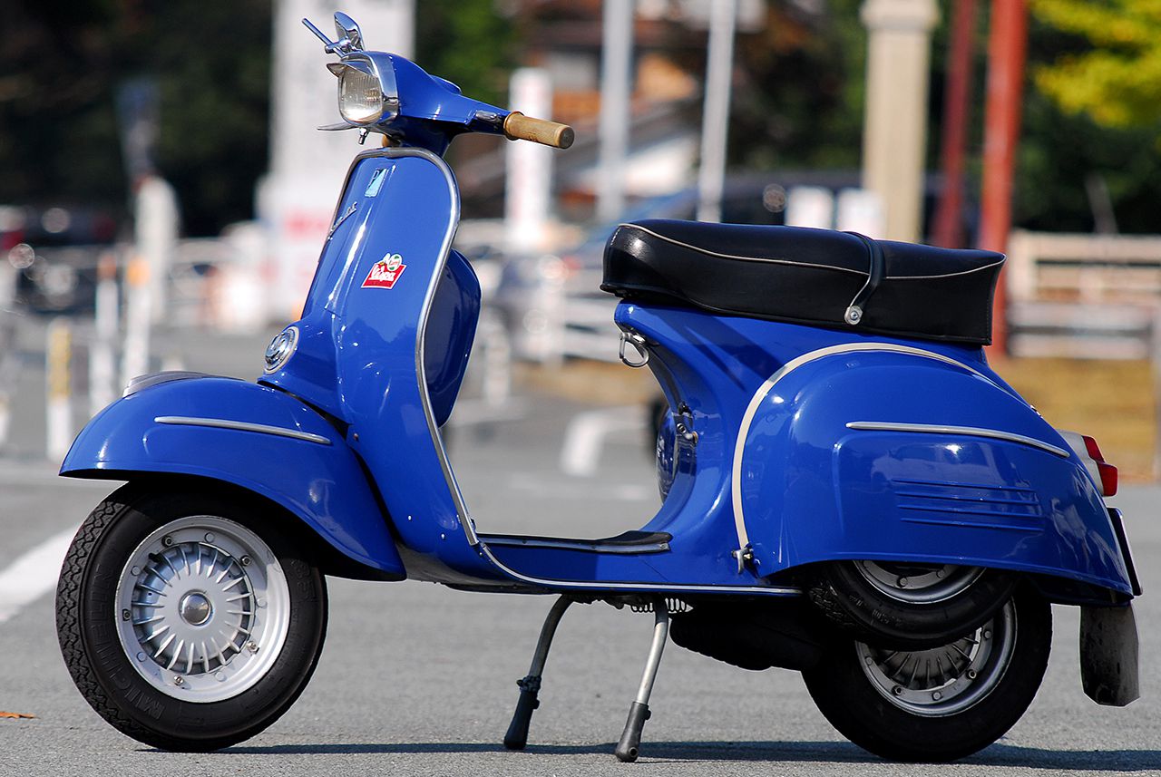 青いVespa