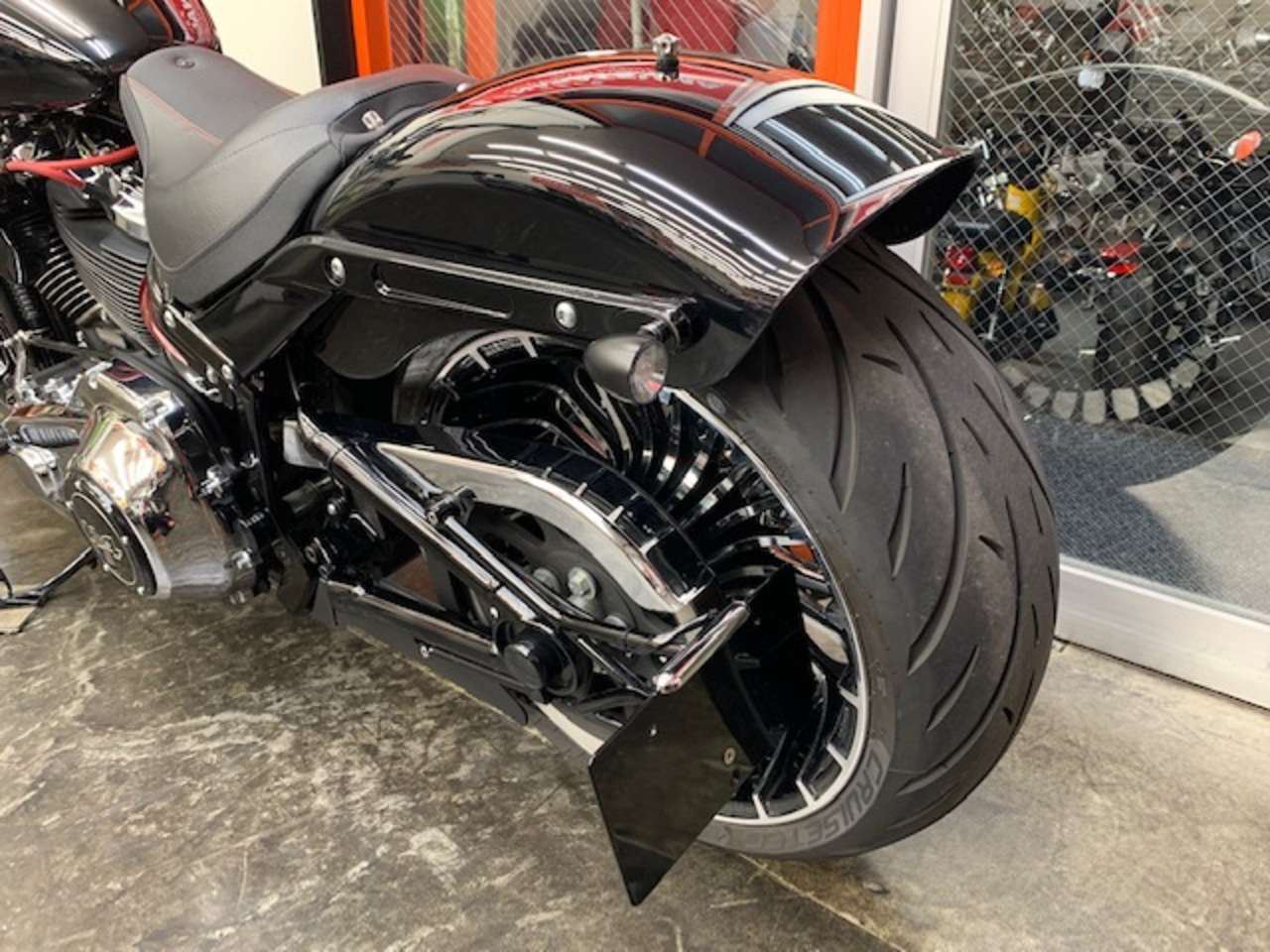 ｆｘｂｒｓ ソフテイル ブレイクアウト１１４ ２０１９モデル オプションタービンホイール ｓ ｓ製ハイカム装着のフルカスタム車 ハーレーダビッドソン B06 中古バイク情報はbbb