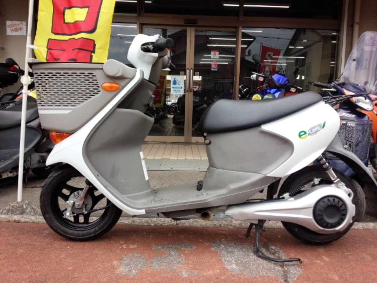 問合せｎｏ ４０２１ 電動スクーター バッテリー２個 充電器付きです フロントバスケット スズキ B 中古バイク情報はbbb