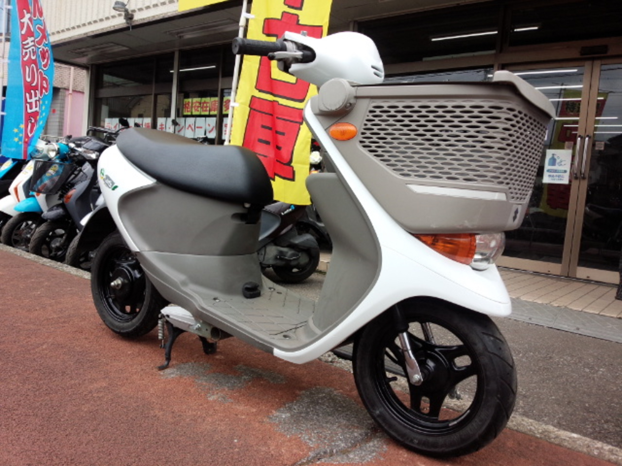 問合せｎｏ ４０２１ 電動スクーター バッテリー２個 充電器付きです フロントバスケット スズキ B 中古バイク情報はbbb