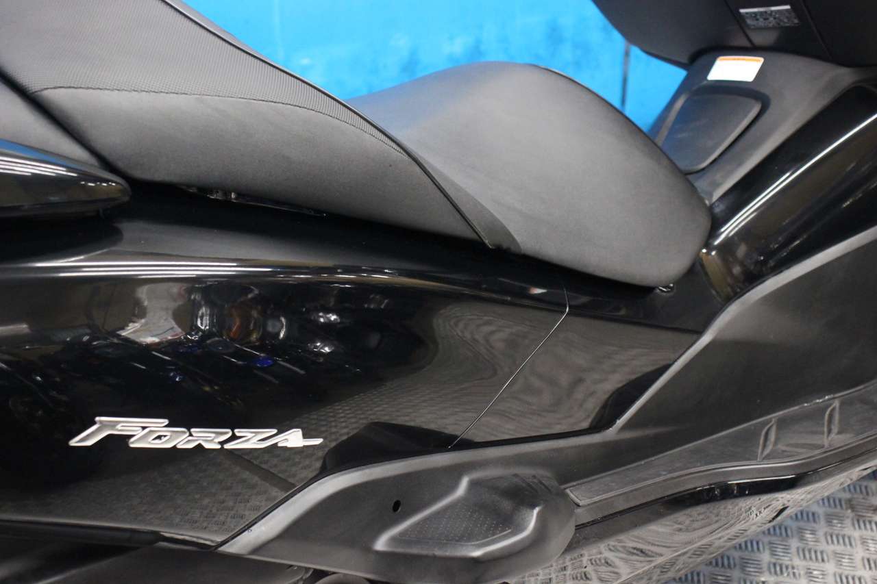 フォルツァ ｚ インジェクション ｍｆ１０モデル ホンダ B 中古バイク情報はbbb