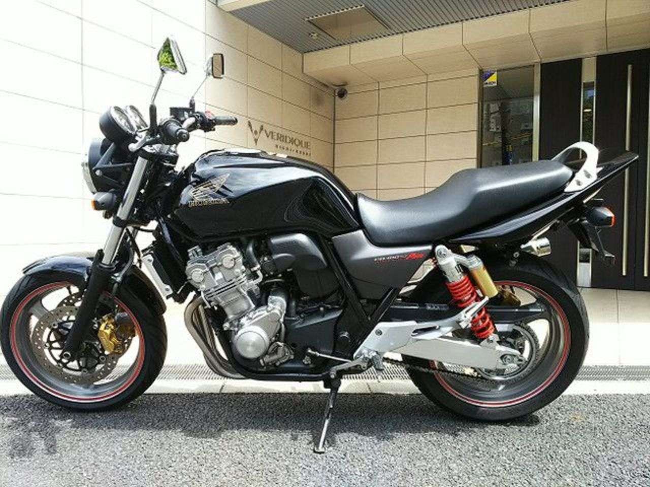 Honda cb400sf revo