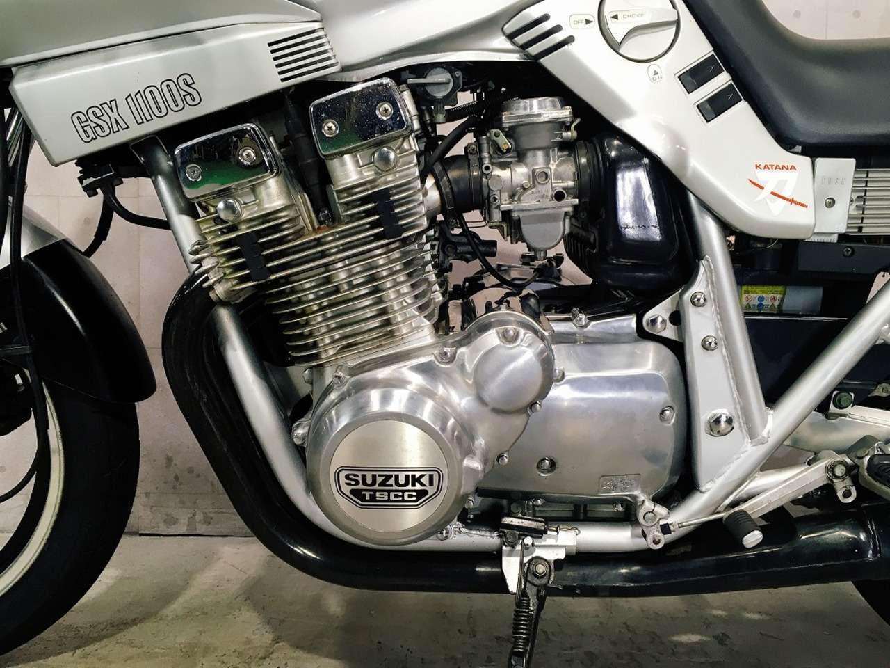 GSX1100Sカタナ スズキ (B088869)|中古バイク情報はBBB GSX1100Sカタナ スズキ (B088869)|中古バイク情報はBBB