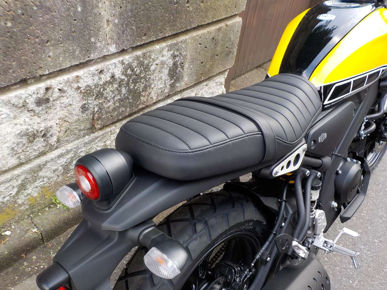 男女兼用 XSR155用カスタムシート ブラック 輸入品 - シート - www 