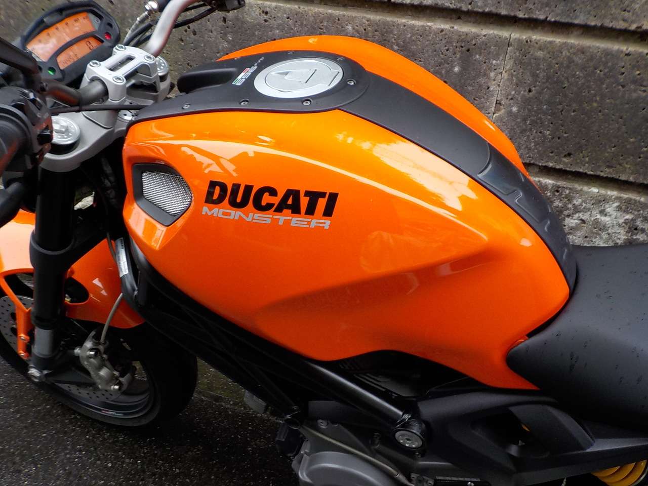 Ducati M696カスタム車 車検2年込 店頭乗り出し価格です モンスター696 ドゥカティ B 中古バイク情報はbbb