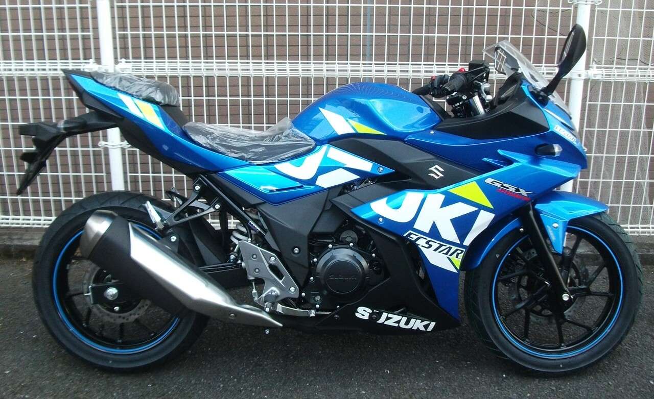ｇｓｘ２５０ｒ ａｂｓ トリトンブルー 即納車あります 新車 期間限定 らくらく返済２ ９ ローンお取り扱い中 スズキ B069478 中古バイク情報はbbb