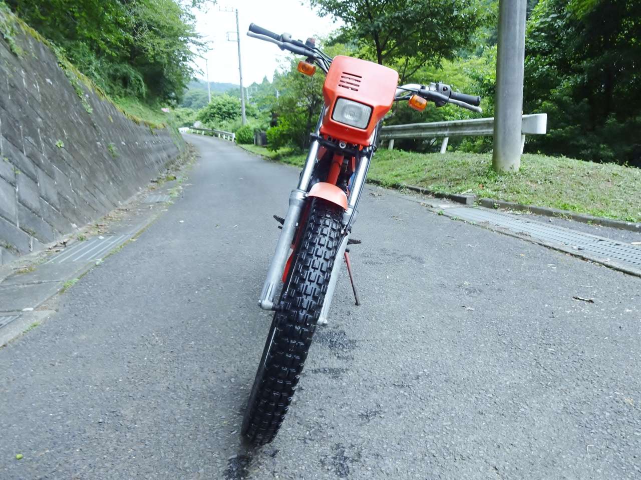 ｔｌｍ５０走行７０４４ｋｍ 低速の粘る２ストトライアル ２ストなのにリッター６０ｋｍの低燃費 キャブレター フロントフォークｏｈ済み フロントブレーキとホイールはｔｌｍ２００用に換装 エアクリーナーとチェーン新品交換 サイレンサー内清掃済 ホンダ