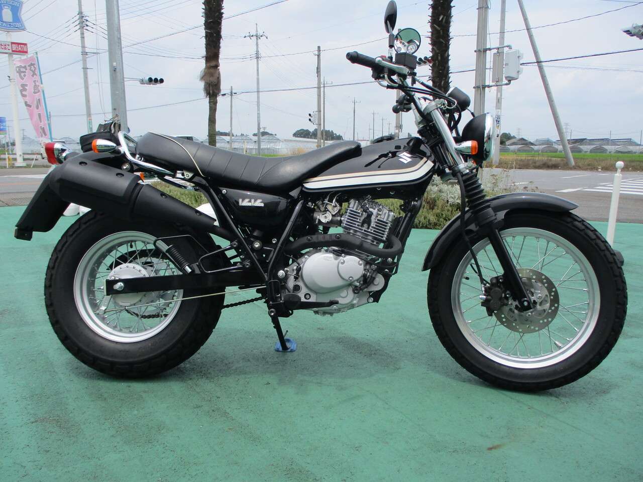 バンバン２００ 13年型 Fi仕様 タイヤ交換します スズキ B 中古バイク情報はbbb