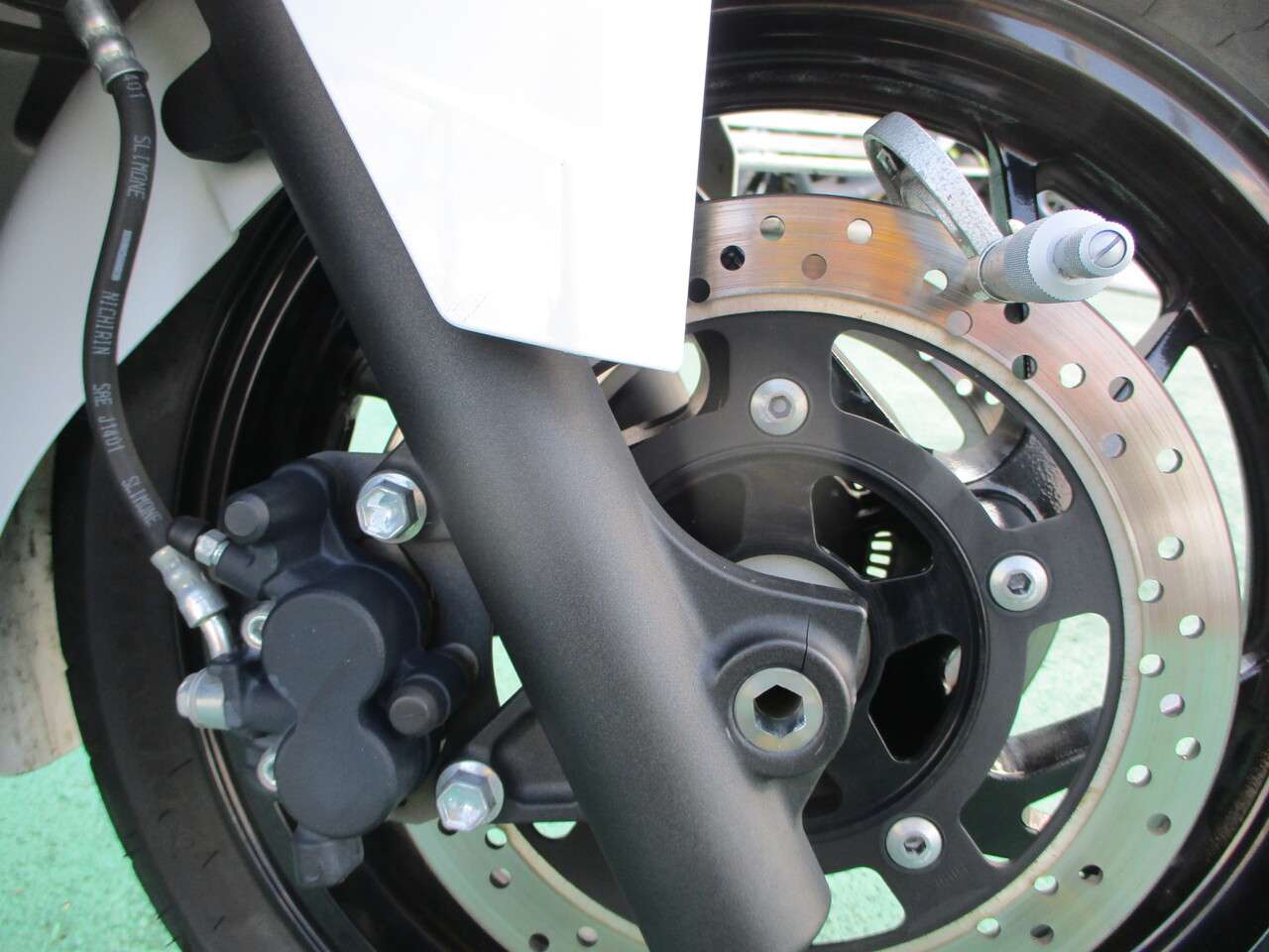 バーグマン４００ ドライブプーリー交換 ドリブンプーリー交換 バッテリー新 ブレーキピストンシール新 ワンオーナー車 キー２個 スズキ B1073 中古バイク情報はbbb