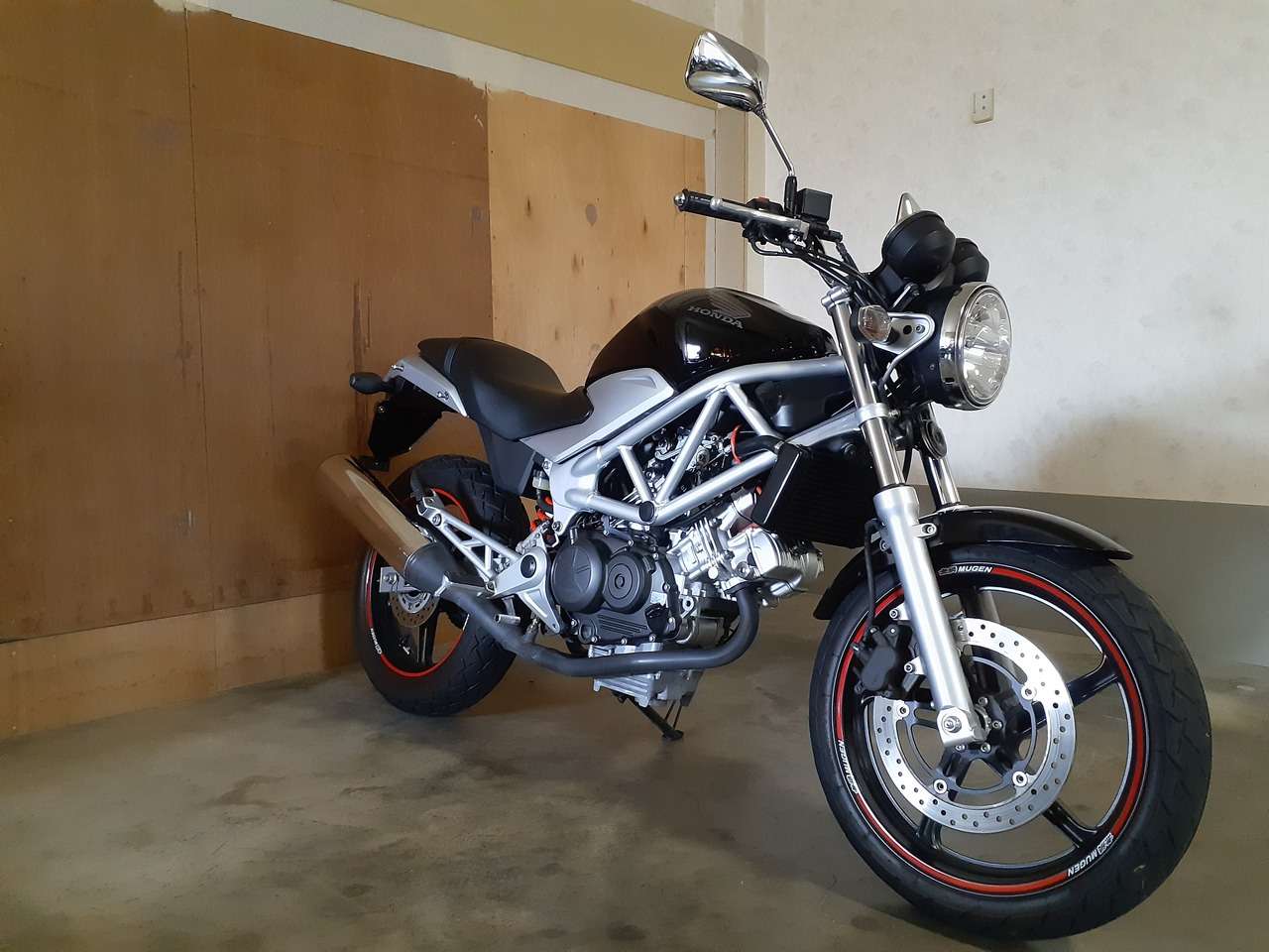 ホンダ ｖｔｒ２５０ ２００９年モデル ワンオーナー 前後タイヤ新品 ホンダ B 中古バイク情報はbbb