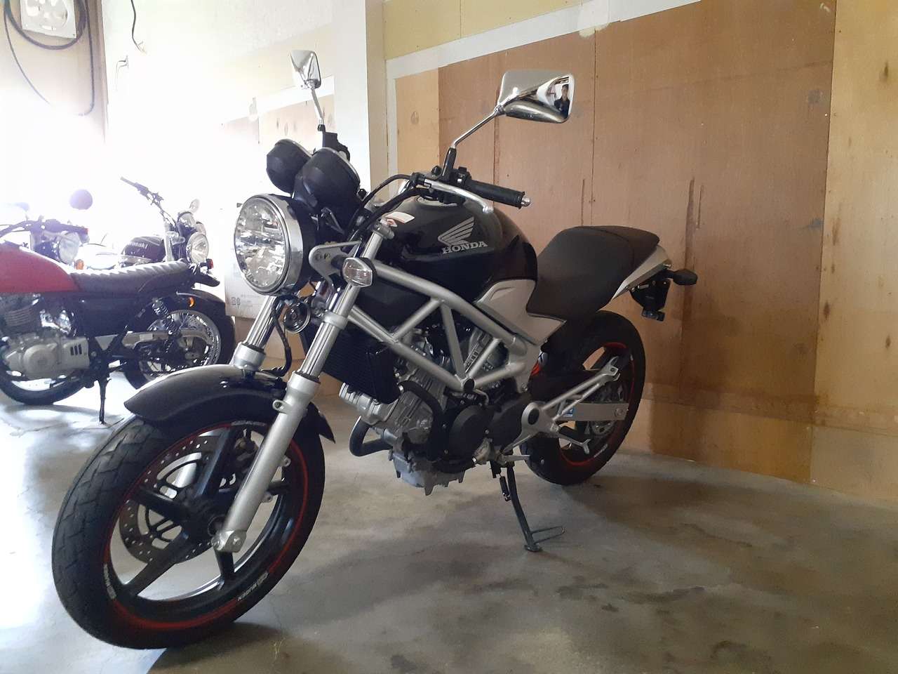 ホンダ ｖｔｒ２５０ ２００９年モデル ワンオーナー 前後タイヤ新品 ホンダ B 中古バイク情報はbbb