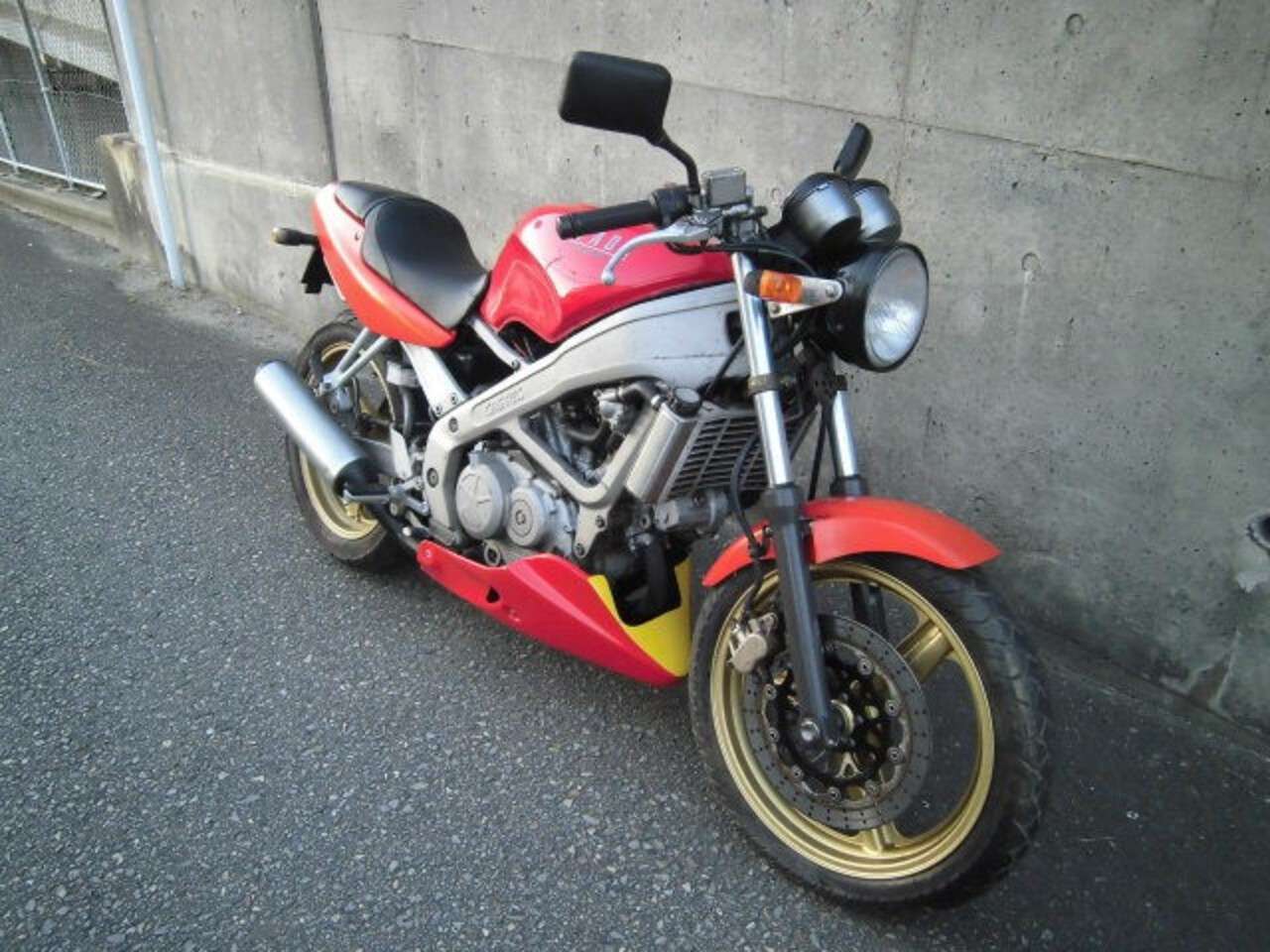 Vt250スパーダ ホンダ B 中古バイク情報はbbb Vt250スパーダ ホンダ B 中古バイク情報はbbb