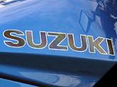 SUZUKIのロゴはマジョーラカラー