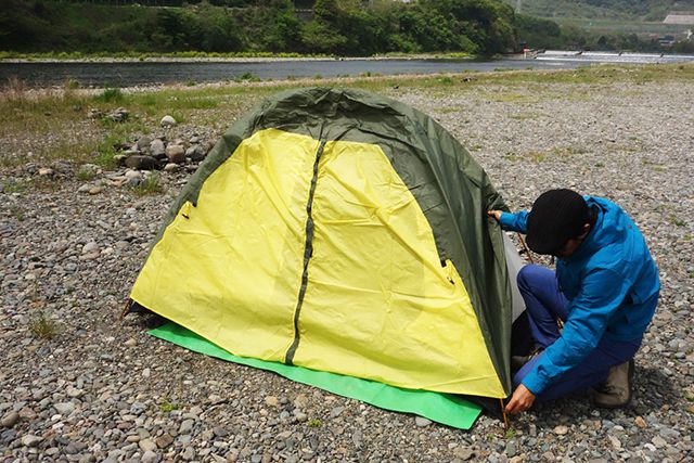 フライシートが屋根の役割をする