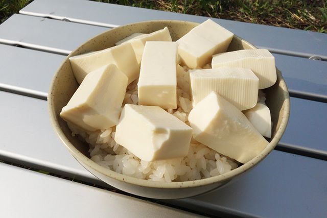 豆腐を載せる