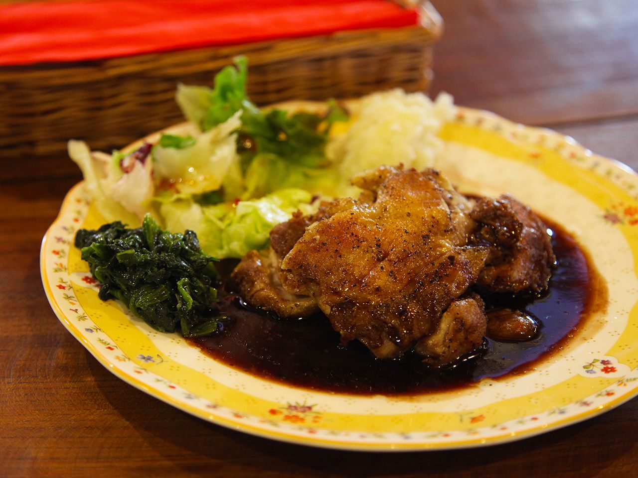 『オレンジツリー』のチキンのコンフィ