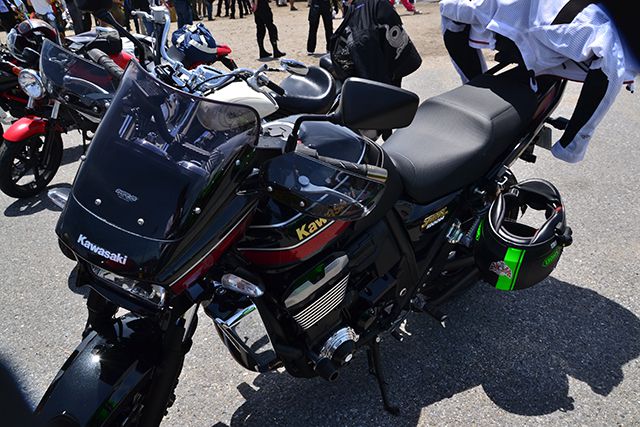 ZRX1200かな？かっこいい！