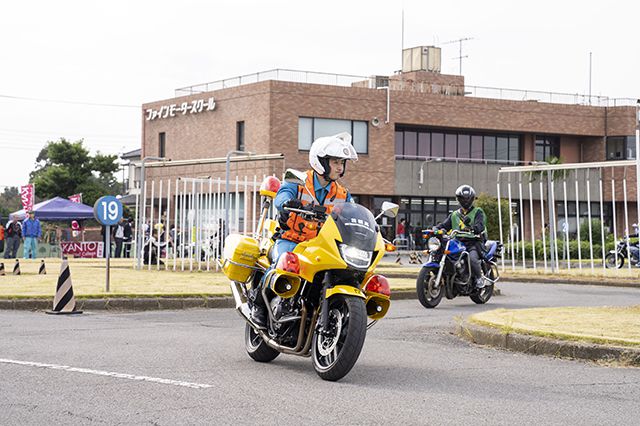 走行AM02（ほぼ首都高でしか遭遇できない黄バイの追走も可能）