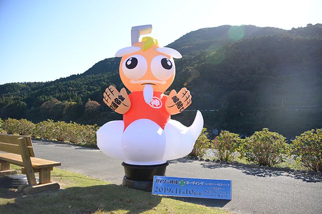 降臨したバイクの神様。頭はスパークプラグ