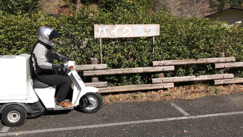 バイク専用駐車場も