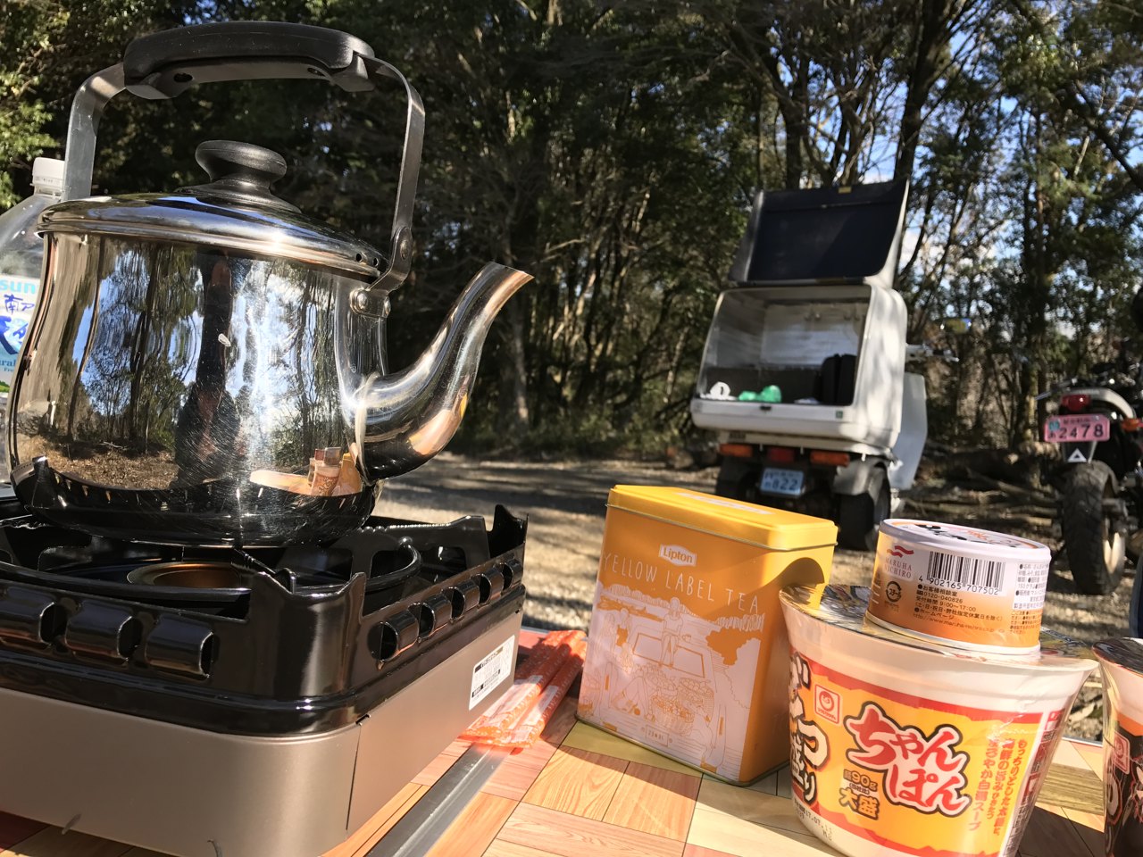 カップラーメンと魚の缶詰