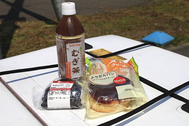 すじこおにぎりとようかんパン、メロンクリームパン