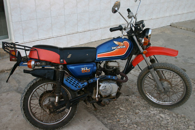 マダガスカルの古いバイクはほとんどが日本車