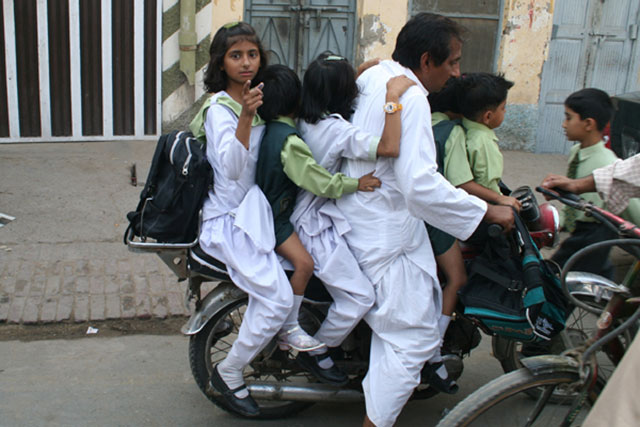 インドでは６人乗りも当たり前！？