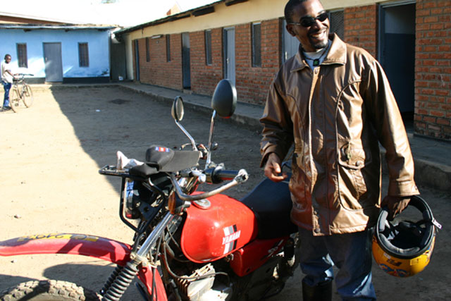 アフリカも少しずつバイク人口が増えている