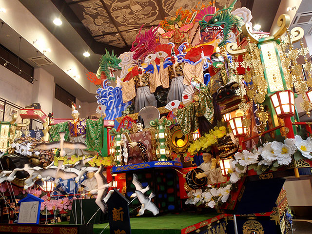 山車・神輿などが展示