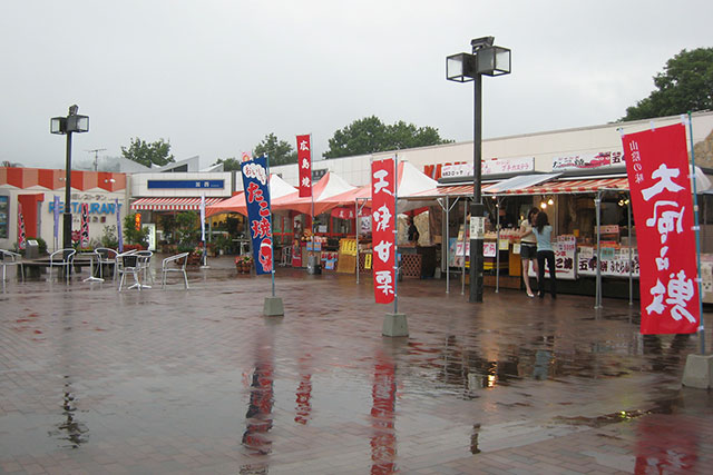 加西PA上雨の中で休憩はつらい