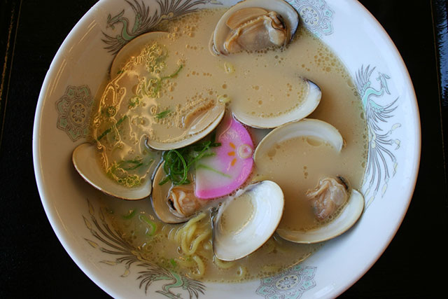 大山田PA下で食べたはまぐりラーメンはおいしかった