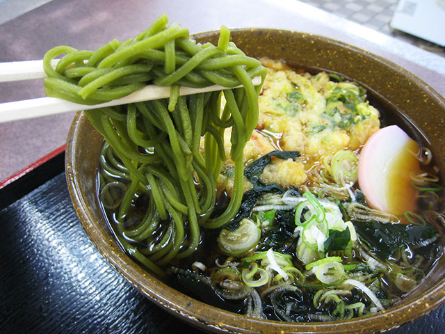 牧之原PA上で食べた茶そば