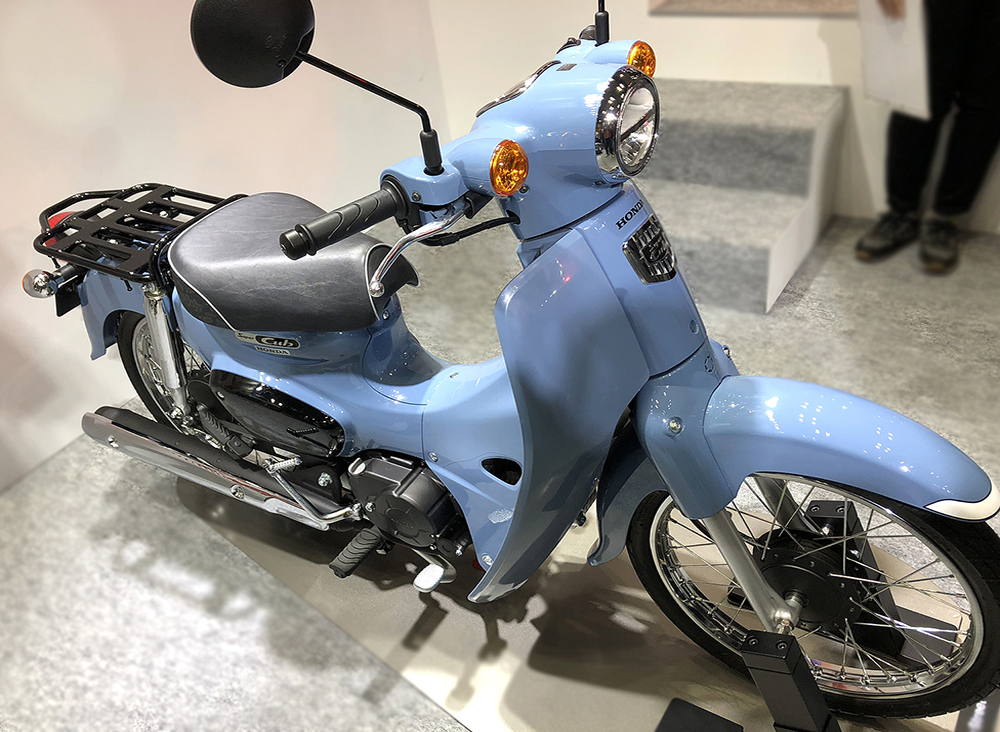 新しいカブストリートはシックなブルー