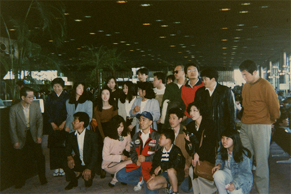 成田空港には家族や友人が集まってくれた
