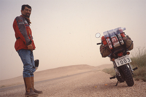 サハラ砂漠の北部はまだ舗装道路があった