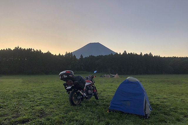 富士山を真正面に眺めながらキャンプ