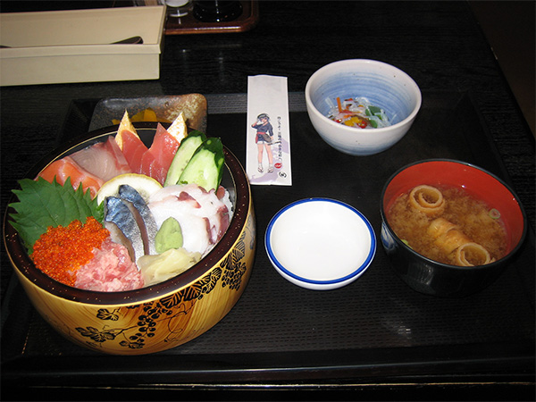 漁師なげこみ丼　岩手県久慈市　道の駅くじ（山海里）