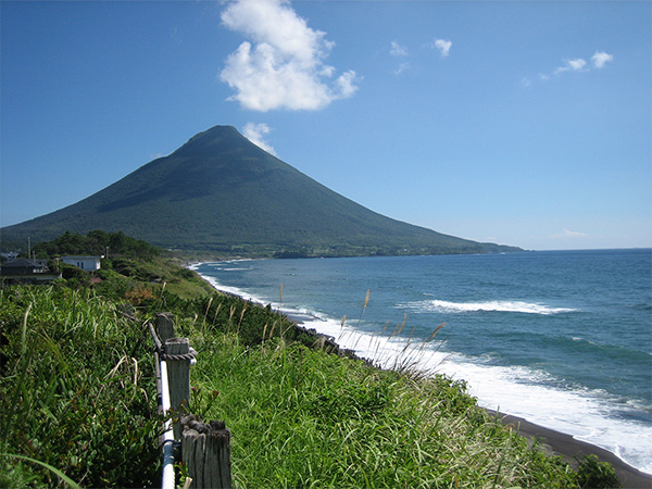 鹿児島県　開聞岳を望む