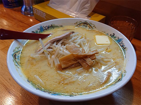 味噌バターカレー牛乳ラーメン