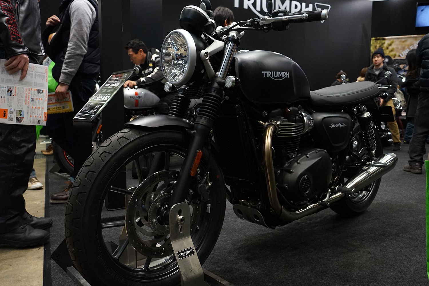 STREET TWIN_01