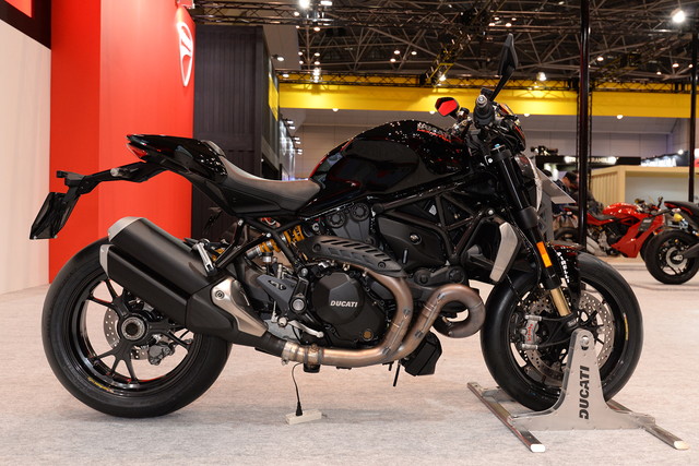 Monster 1200 R_03