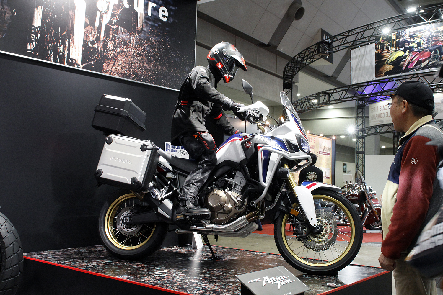 CRF1000L AFRICA TWIN_01