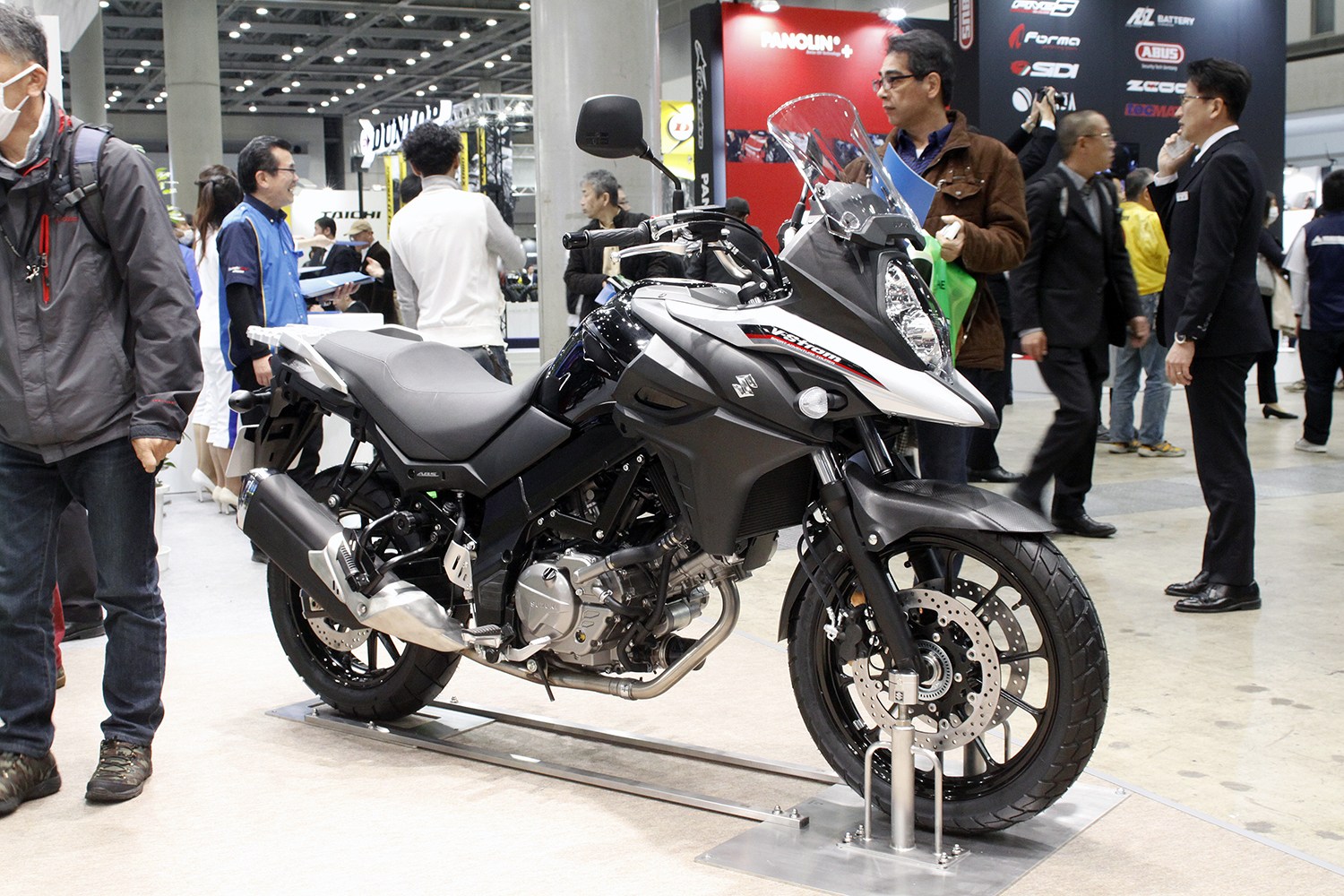 Ｖ-Ｓtrom　650 ABS_01