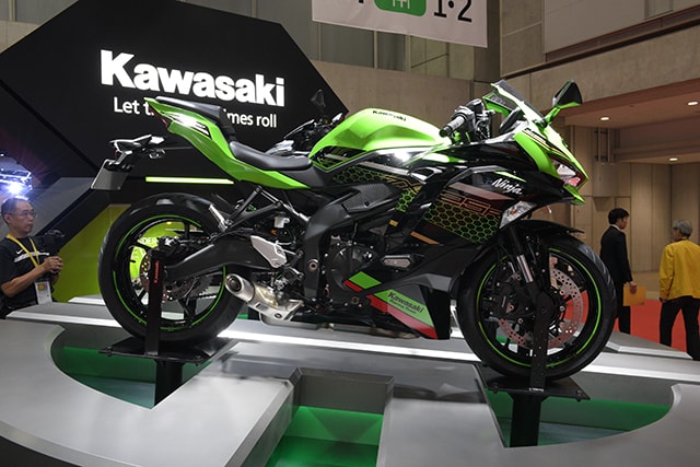 Ninja ZX-25R-02