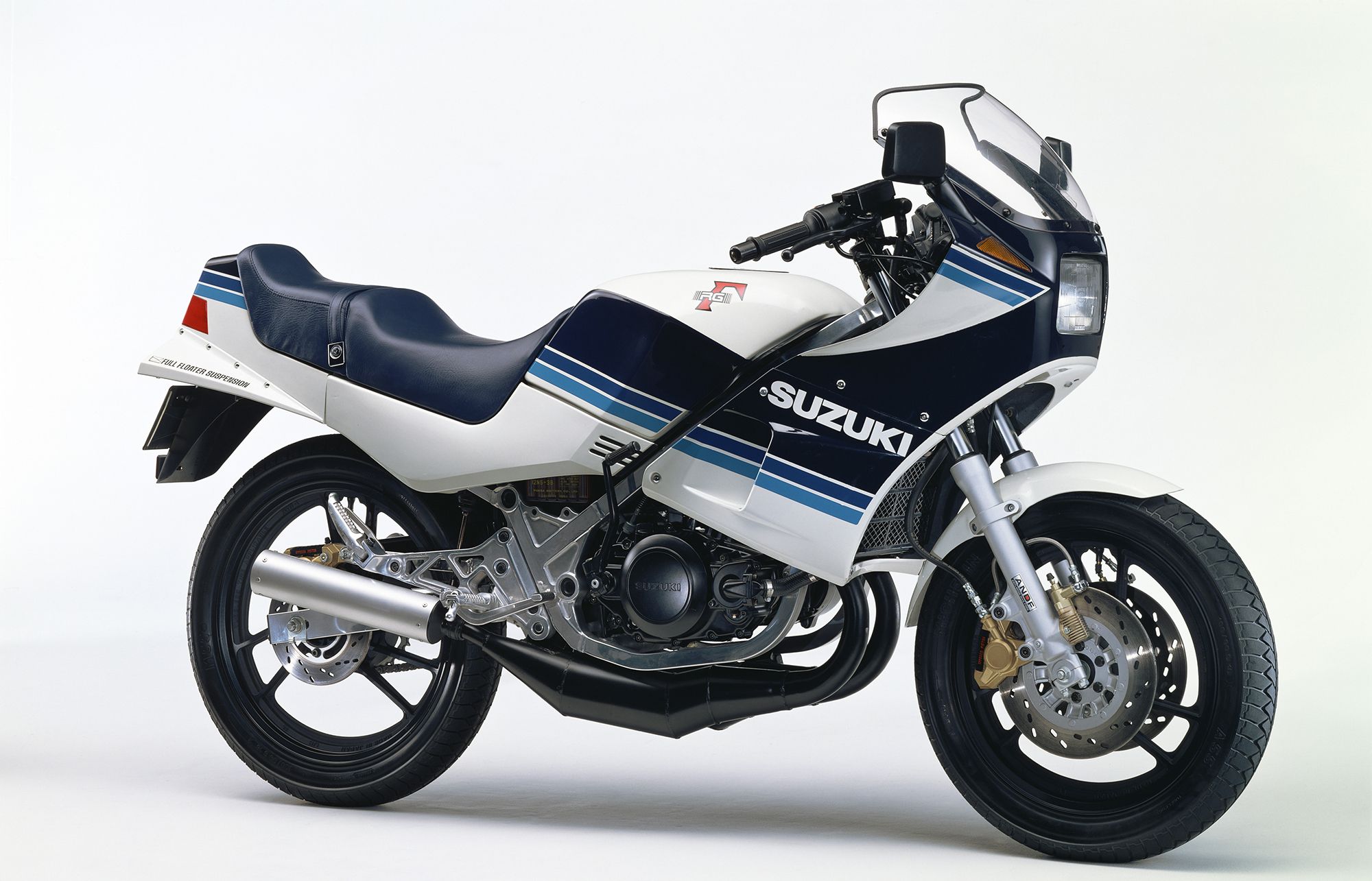 今こそ2ストに乗ろう 19 今も注目されている２ストレプリカ Suzuki編 b Staff Blog 中古バイク情報はbbb