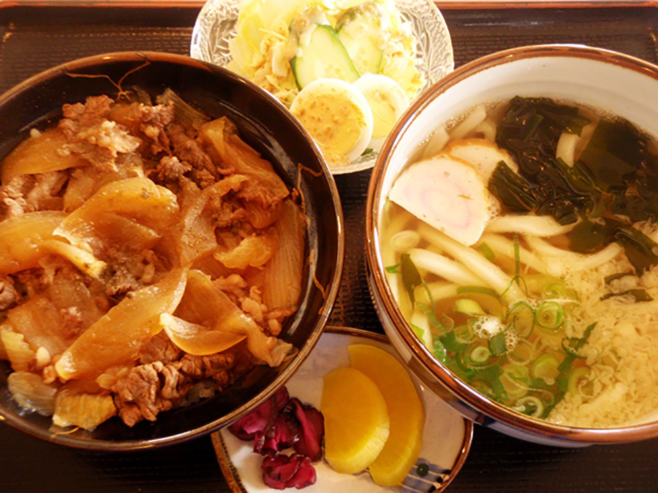 淡路島牛丼にうどんが付いたセット