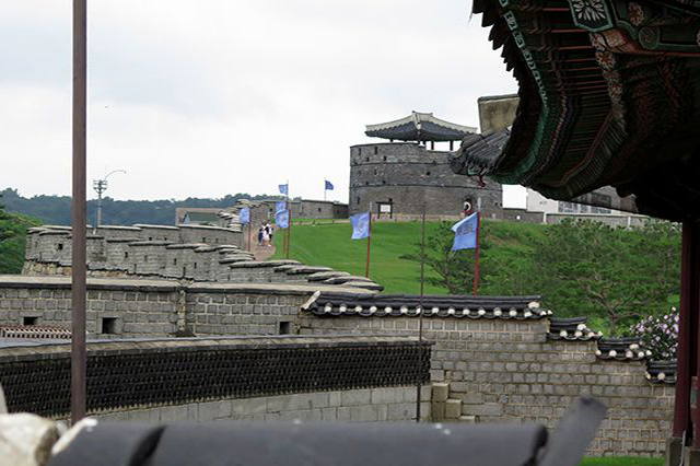 水原華城内の城壁沿い